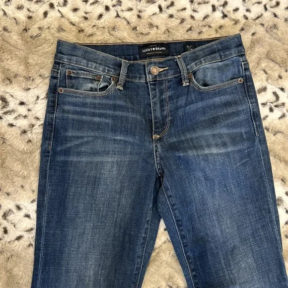 Women's Lucky Brand Sweet N Crop Dark Wash Jeans Mid Rise  Sz. 6/28 - Picture 3 of 9